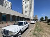 Mercedes-Benz E 230 1982 года за 900 000 тг. в Балхаш – фото 2