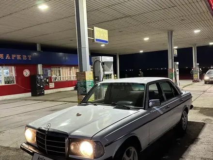 Mercedes-Benz E 230 1982 года за 900 000 тг. в Балхаш – фото 4