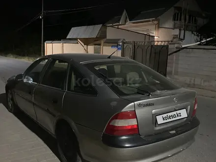 Opel Vectra 1997 года за 700 000 тг. в Абай (Келесский р-н) – фото 5