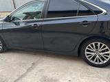 Toyota Camry 2015 года за 10 000 000 тг. в Атырау – фото 4