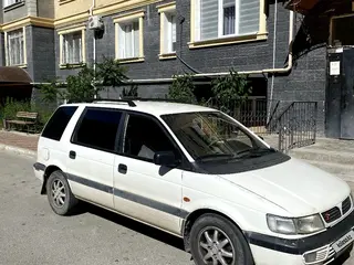 Mitsubishi Space Wagon, 1995