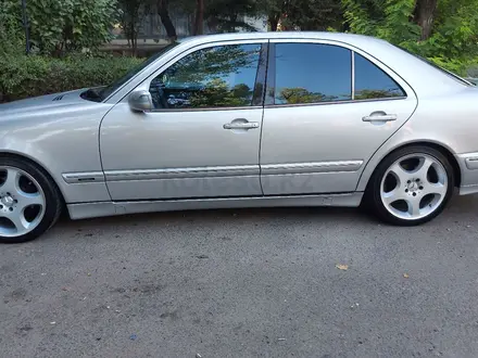 Mercedes-Benz E 320 2001 года за 5 500 000 тг. в Тараз – фото 4