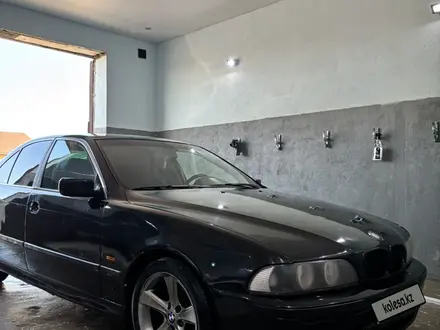 BMW 528 1998 года за 2 700 000 тг. в Актау