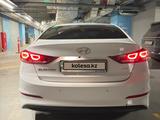 Hyundai Elantra 2018 годаfor8 200 000 тг. в Алматы – фото 3