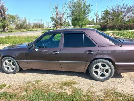 Mercedes-Benz E 220 1993 года за 1 800 000 тг. в Тараз – фото 3