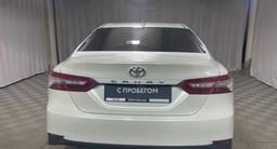Toyota Camry Luxe 2020 года за 13 200 000 тг. в Алматы – фото 4