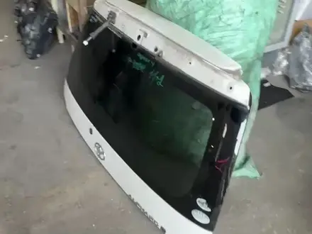 Стекло заднее крышки багажника двери за 50 000 тг. в Усть-Каменогорск