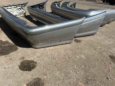 Задний бампер на мерседес w202 рестайлинг и амг оригинал за 55 000 тг. в Караганда – фото 2