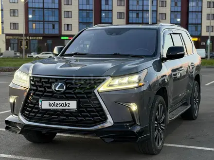 Lexus LX 570 2016 года за 33 500 000 тг. в Астана