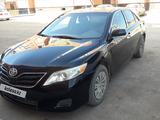 Toyota Camry 2010 года за 7 150 000 тг. в Актобе – фото 2