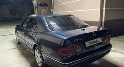 Mercedes-Benz E 230 1996 года за 2 600 000 тг. в Туркестан – фото 2