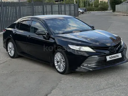 Toyota Camry 2019 года за 12 500 000 тг. в Атырау – фото 2
