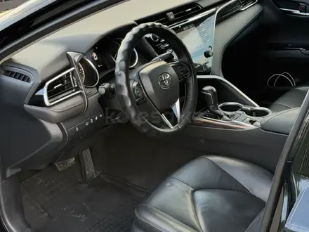 Toyota Camry 2019 года за 12 500 000 тг. в Атырау – фото 6
