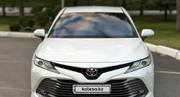 Toyota Camry 2019 года за 15 200 000 тг. в Караганда – фото 2