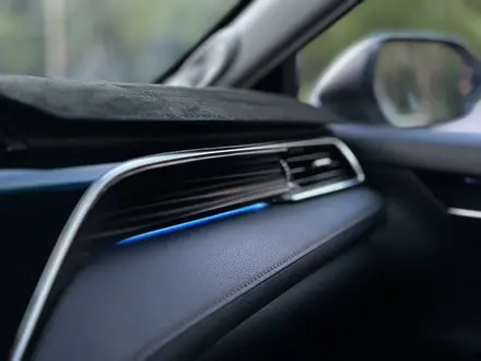 Toyota Camry 2019 года за 15 200 000 тг. в Караганда – фото 16