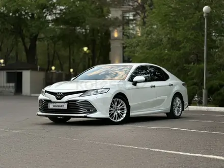Toyota Camry 2019 года за 15 200 000 тг. в Караганда