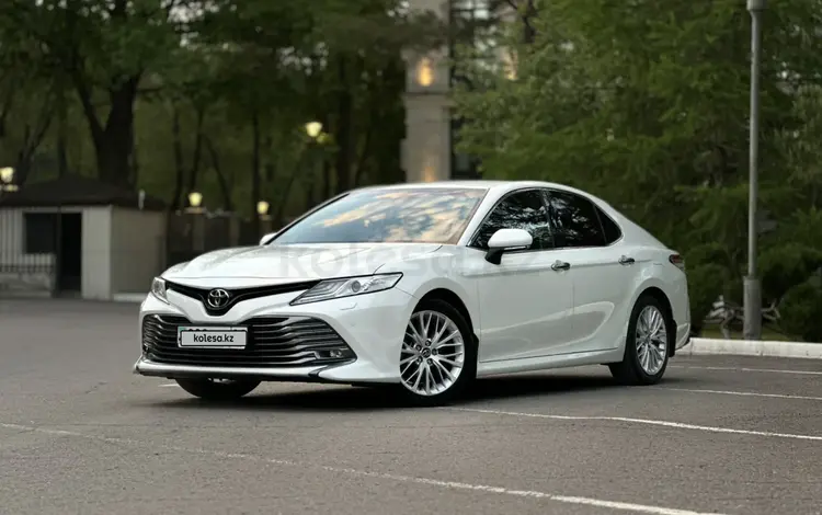Toyota Camry 2019 года за 15 200 000 тг. в Караганда