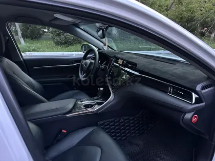 Toyota Camry 2019 года за 15 200 000 тг. в Караганда – фото 20
