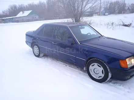 Mercedes-Benz E 200 1991 года за 1 250 000 тг. в Караганда – фото 2