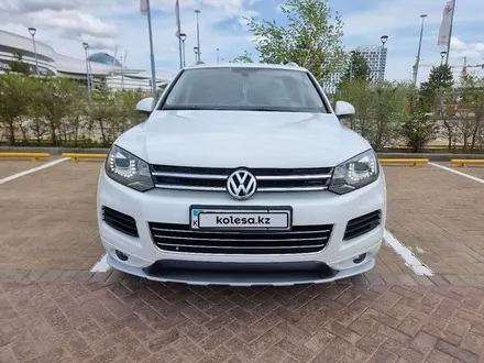 Volkswagen Touareg 2013 года за 11 300 000 тг. в Астана – фото 2