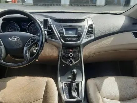 Hyundai Elantra 2014 года за 3 300 000 тг. в Атырау – фото 2