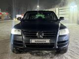 Volkswagen Touareg 2004 года за 4 500 000 тг. в Алматы – фото 2
