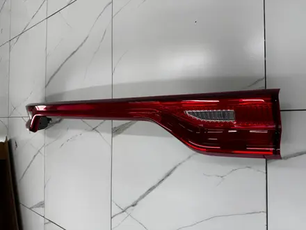 Фонарь задний центральный на крышке багажнике Haval M6 за 5 000 тг. в Астана
