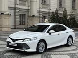 Toyota Camry 2018 года за 14 300 000 тг. в Алматы – фото 4