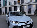 Toyota Camry 2021 года за 14 000 000 тг. в Актобе