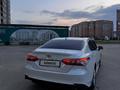 Toyota Camry 2021 года за 14 000 000 тг. в Актобе – фото 5