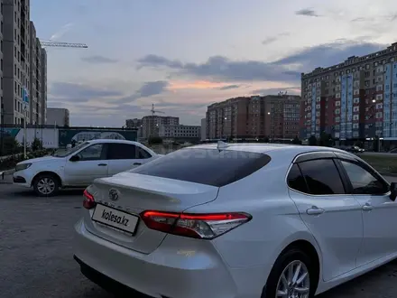 Toyota Camry 2021 года за 14 000 000 тг. в Актобе – фото 6