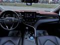 Toyota Camry 2021 года за 14 000 000 тг. в Актобе – фото 8