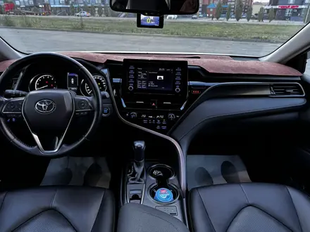Toyota Camry 2021 года за 14 000 000 тг. в Актобе – фото 8