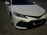 Toyota Camry 2021 года за 18 000 000 тг. в Актобе – фото 3