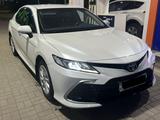 Toyota Camry 2021 года за 18 000 000 тг. в Актобе – фото 5