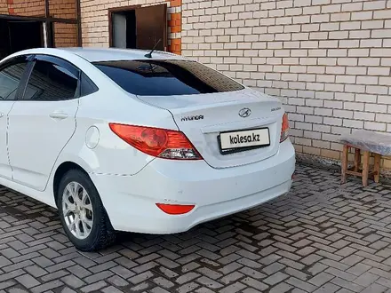 Hyundai Solaris 2014 года за 5 350 000 тг. в Актобе – фото 3