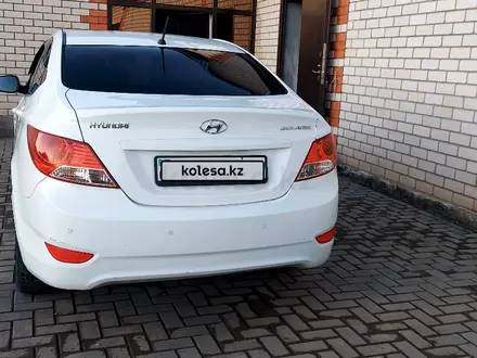 Hyundai Solaris 2014 года за 5 350 000 тг. в Актобе – фото 4