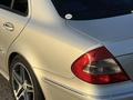 Mercedes-Benz E 320 2004 годаfor7 800 000 тг. в Караганда – фото 6