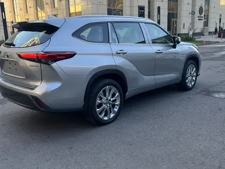 Toyota Highlander 2022 года за 31 000 000 тг. в Астана – фото 9