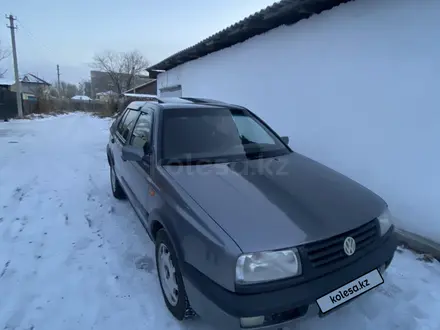 Volkswagen Vento 1992 года за 850 000 тг. в Семей