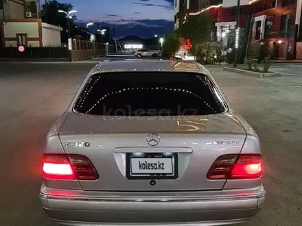 Mercedes-Benz E 320 1999 года за 4 350 000 тг. в Атырау – фото 6