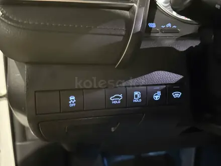 Toyota Camry 2019 года за 13 500 000 тг. в Шымкент – фото 15