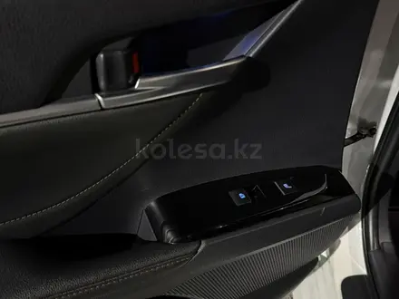 Toyota Camry 2019 года за 13 500 000 тг. в Шымкент – фото 20
