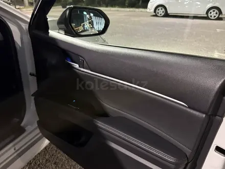 Toyota Camry 2019 года за 13 500 000 тг. в Шымкент – фото 23