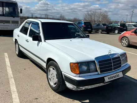 Mercedes-Benz E 200 1986 года за 1 420 000 тг. в Щучинск – фото 2