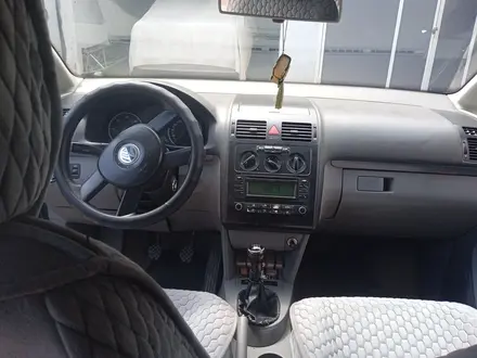 Volkswagen Touran 2003 года за 3 500 000 тг. в Мерке – фото 5