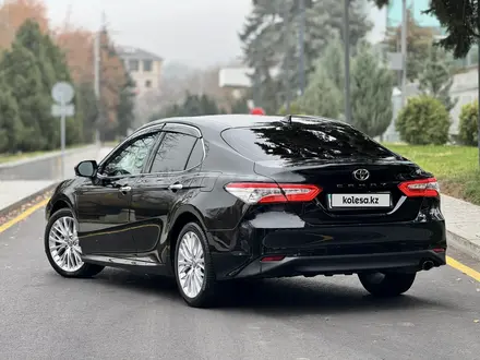 Toyota Camry 2019 года за 14 500 000 тг. в Алматы – фото 6