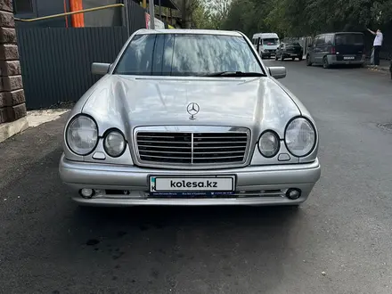 Mercedes-Benz E 320 1996 года за 2 700 000 тг. в Алматы – фото 4