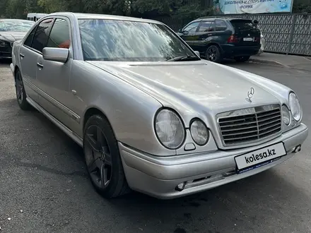 Mercedes-Benz E 320 1996 года за 2 700 000 тг. в Алматы – фото 3