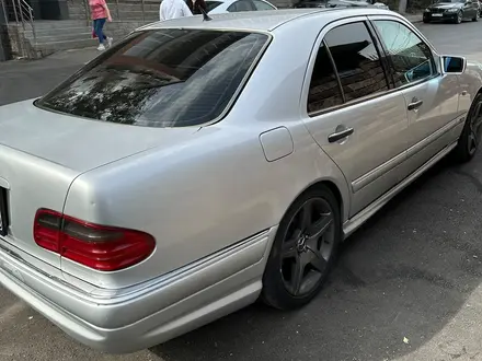 Mercedes-Benz E 320 1996 года за 2 700 000 тг. в Алматы – фото 6